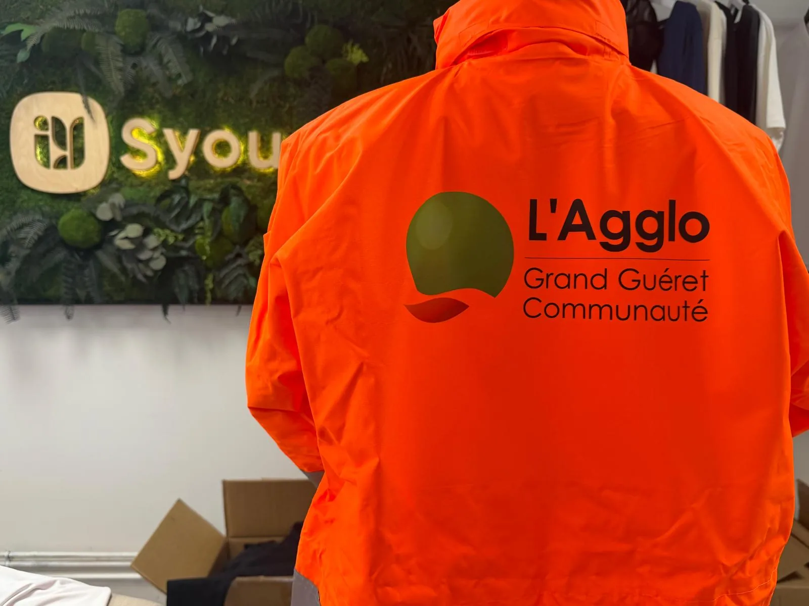 Coupe-vent L’Agglo Grand Guéret, marqué à l’atelier Syou de Guéret