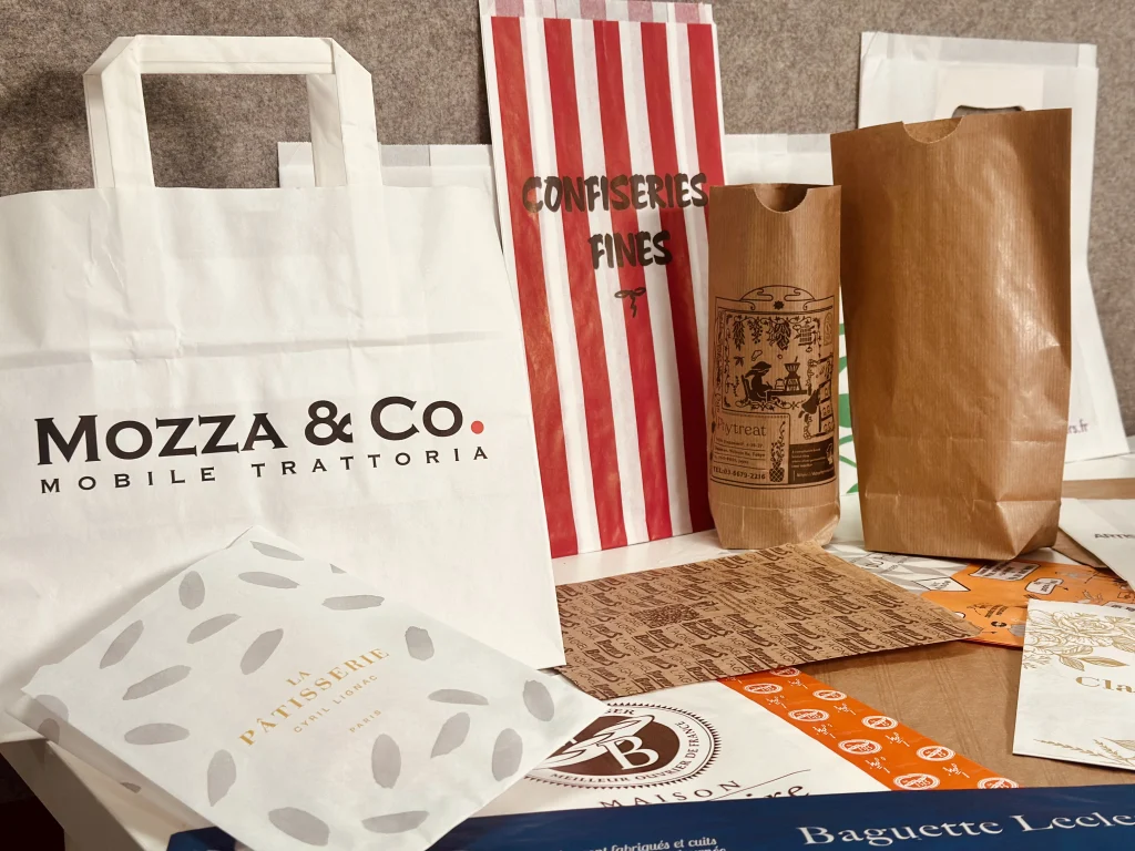Assortiment de sacs publicitaires imprimés : kraft, papier, pâtisserie et confiserie